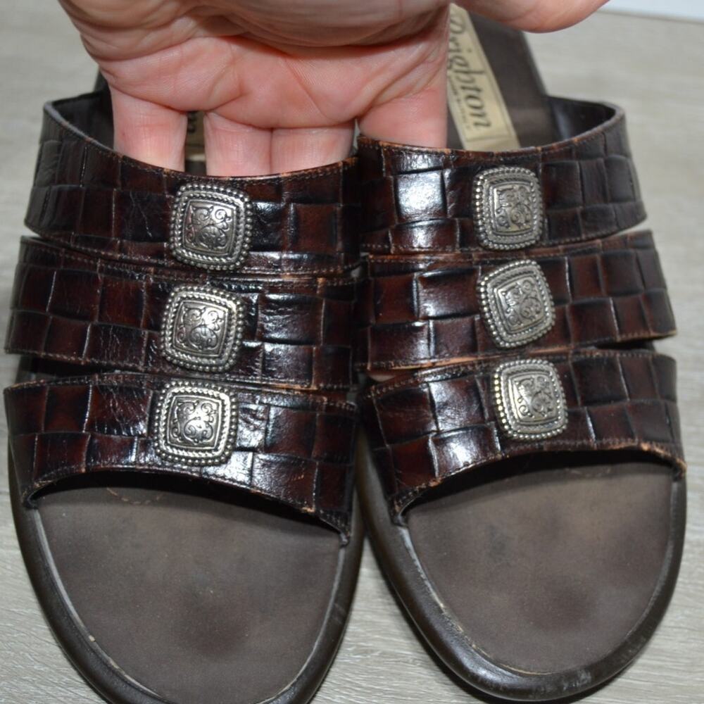 Brighton Woman's Brown Leather Croc-embossed Slide Sandals Size 8 - Picture 5 of 7